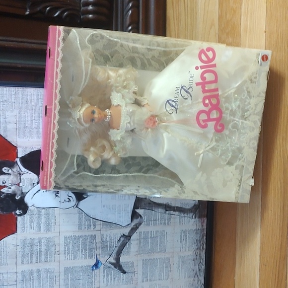 Dream Bride Barbie - Picture 2 of 11